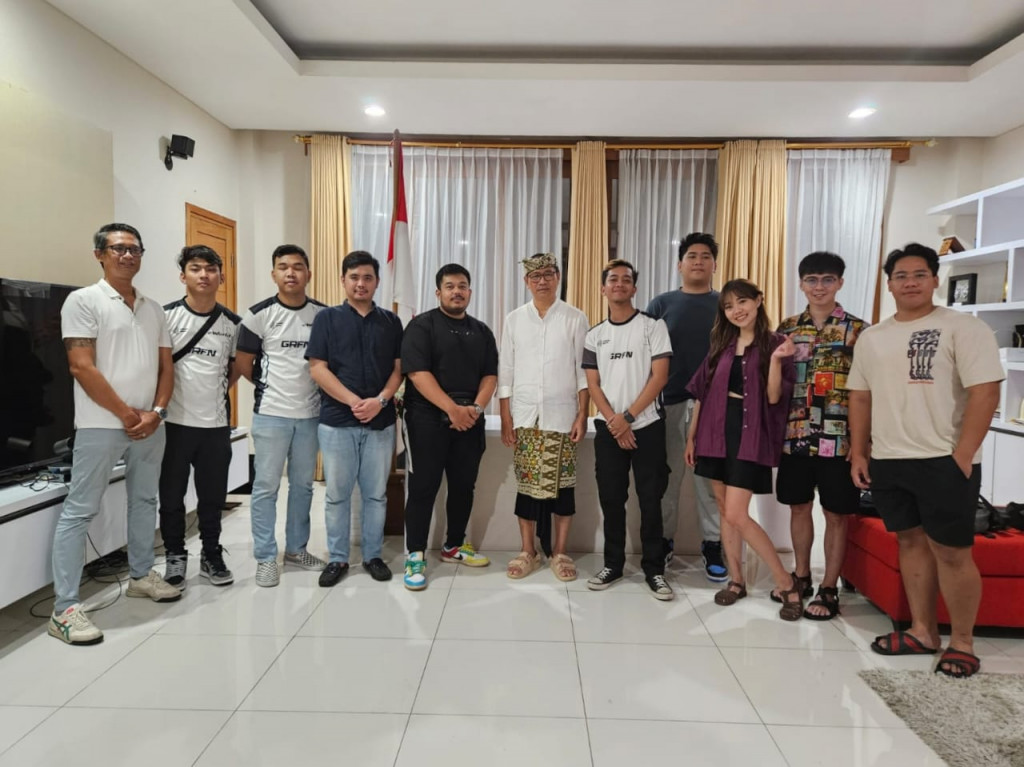 Wabup Suiasa Beri Dukungan Kepada Tim E-sport Gryffin Badung